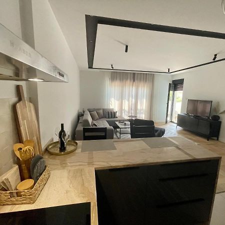 Soho Apartman Trebin Dış mekan fotoğraf